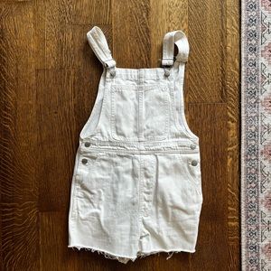 Super cute white jean overall shorts. Madewell size xxs. Only work a few times.
